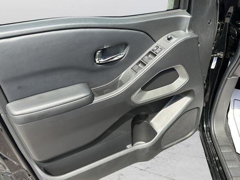 Certified 2025 Nissan Frontier SV RWD image 13