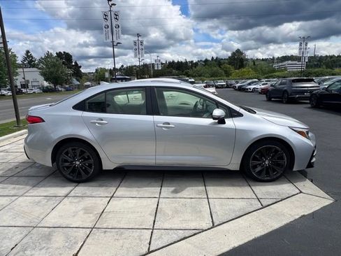 Used 2024 Toyota Corolla SE w/ SE Package FWD image 5