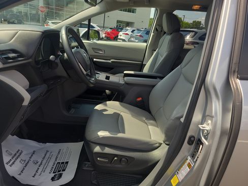 Certified 2023 Toyota Sienna XLE AWD/4WD image 16