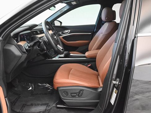 Used 2024 Audi Q8 e-tron Premium Plus w/ Premium Plus Package image 29