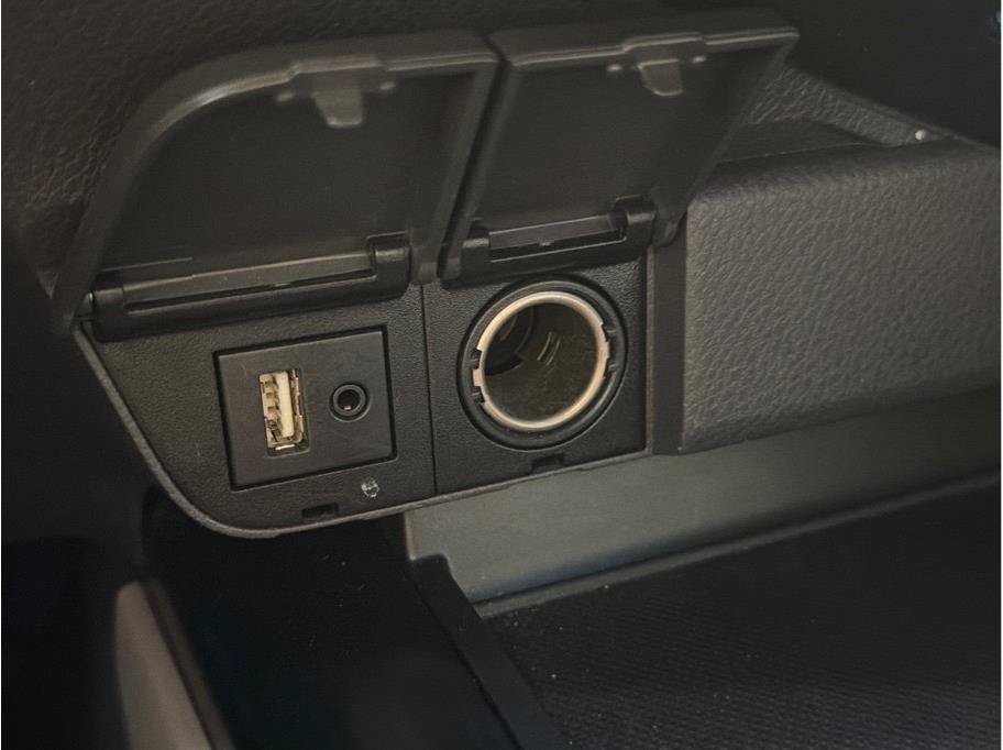 Used 2018 Toyota Camry XLE FWD image 25