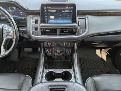 Used 2022 Chevrolet Suburban Premier w/ Premium Package RWD image 9