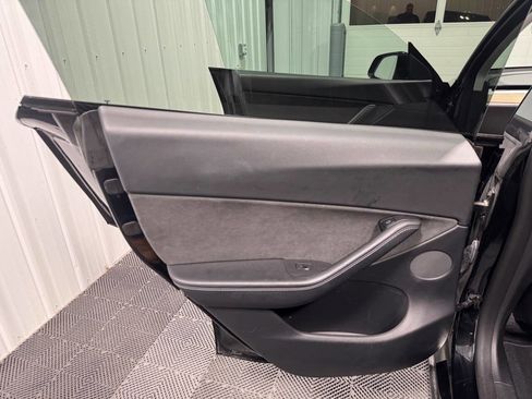 Used 2021 Tesla Model Y Long Range image 15