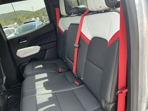 Used 2025 GMC Canyon AT4 w/ AT4X Package image 9