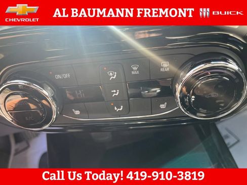 Used 2025 Chevrolet Trax RS w/ Driver Confidence Package FWD image 21