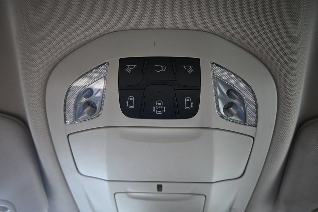 Used 2023 Chrysler Pacifica Touring-L FWD image 31