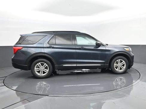 Used 2024 Ford Explorer XLT AWD/4WD image 4