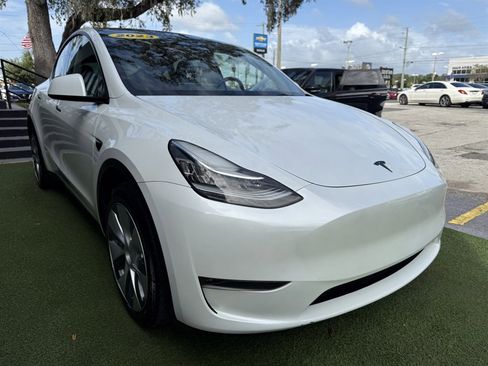 Used 2023 Tesla Model Y Long Range image 3
