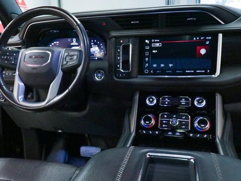 Used 2022 GMC Yukon Denali w/ Denali Premium Package image 24