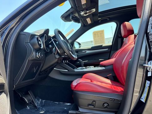 Used 2023 Alfa Romeo Stelvio Veloce AWD/4WD image 8