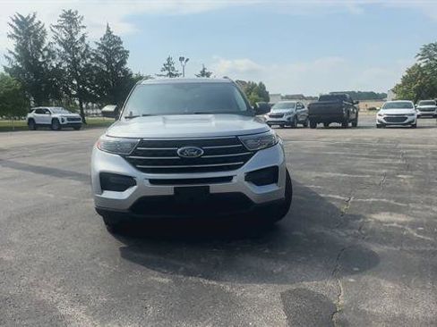 Used 2022 Ford Explorer XLT image 3