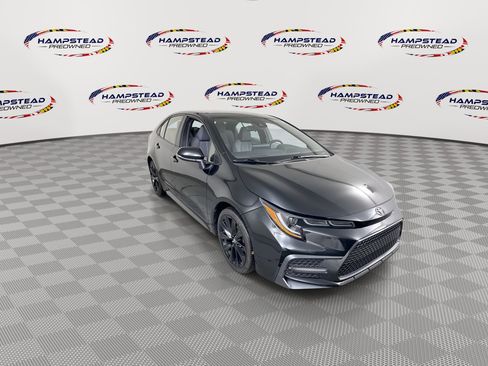 Used 2020 Toyota Corolla SE image 2