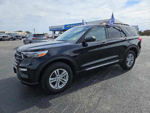 Used 2024 Ford Explorer XLT w/ Equipment Group 202A AWD/4WD image 2