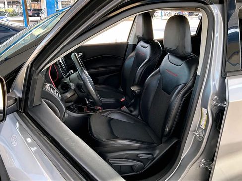 Used 2019 Jeep Compass Trailhawk image 8