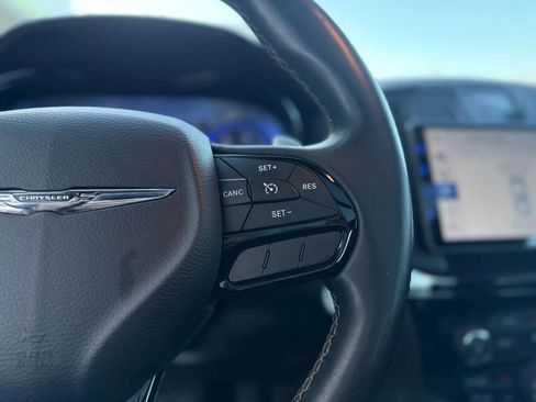 Used 2017 Chrysler 300 S w/ 300S Premium Group image 25