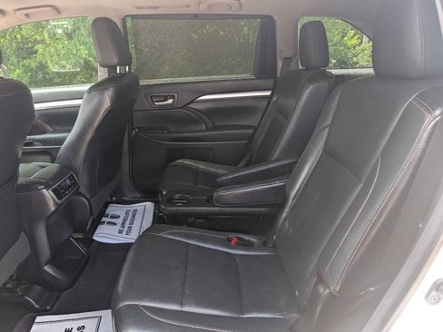 Used 2016 Toyota Highlander XLE FWD image 4