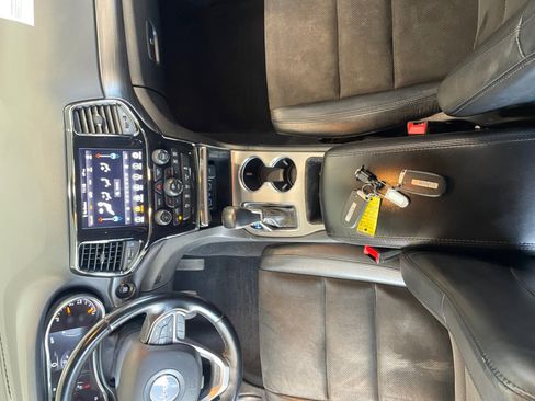 Used 2021 Jeep Grand Cherokee Laredo X image 15