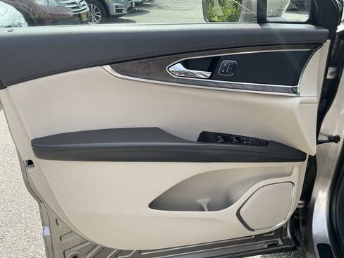 Used 2018 Lincoln MKX Reserve w/ Lincoln MKX Climate Package AWD/4WD image 15