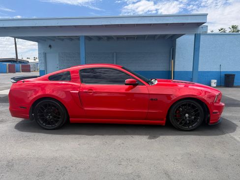 Used 2013 Ford Mustang GT Premium w/ GT Coupe Accessory Pkg 5 RWD image 2