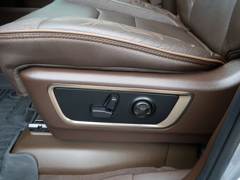 Used 2025 RAM 1500 Limited AWD/4WD image 19