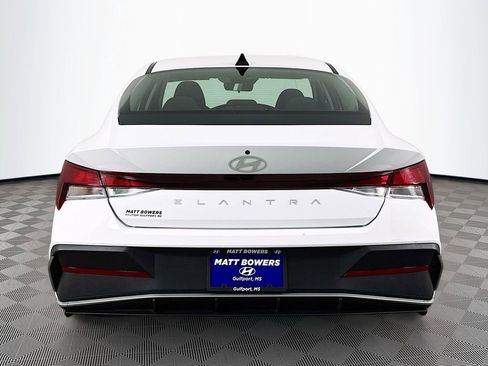 Certified 2025 Hyundai Elantra SE image 6