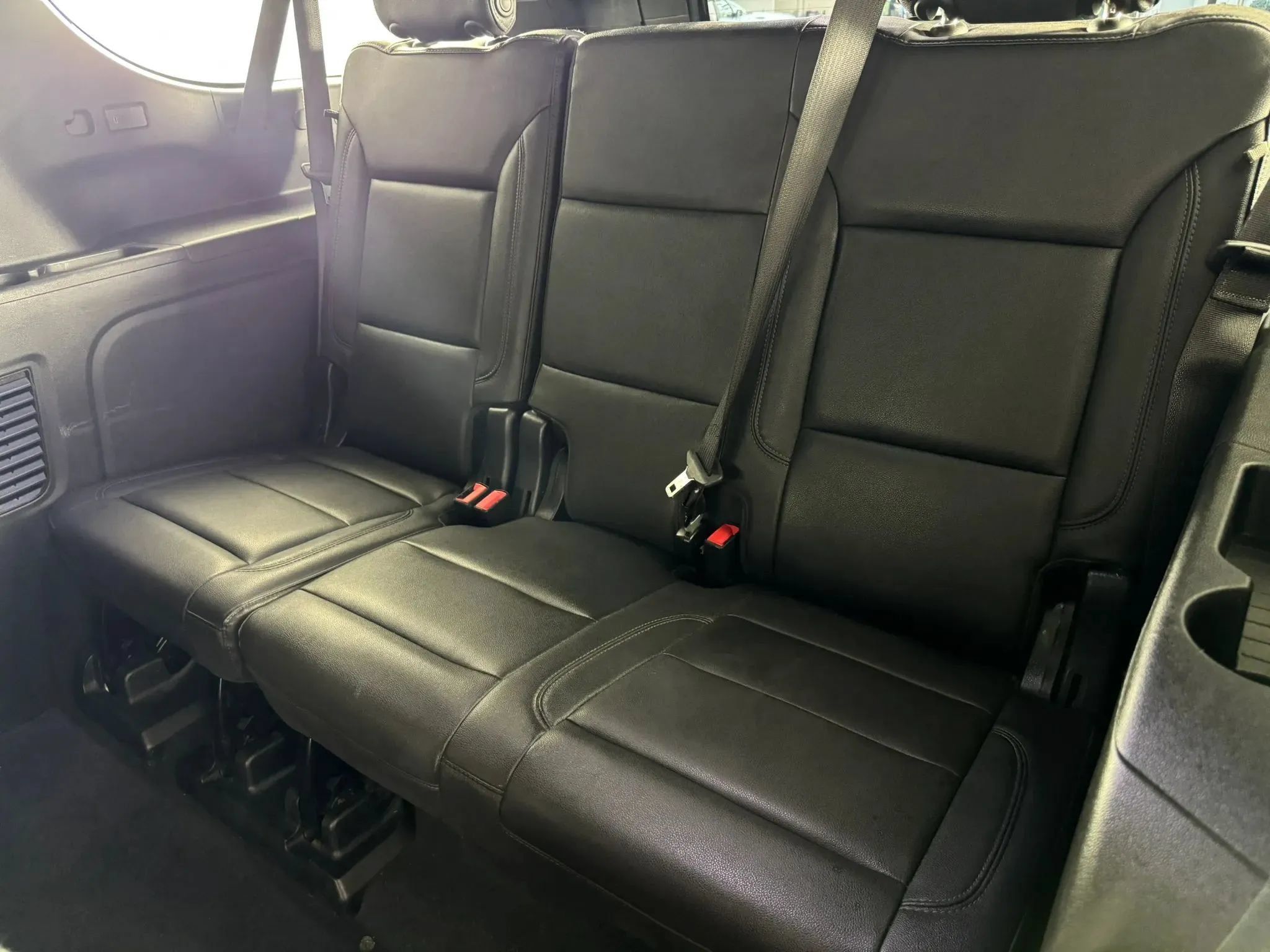 Used 2022 Chevrolet Suburban Z71 w/ Luxury Package AWD/4WD image 39