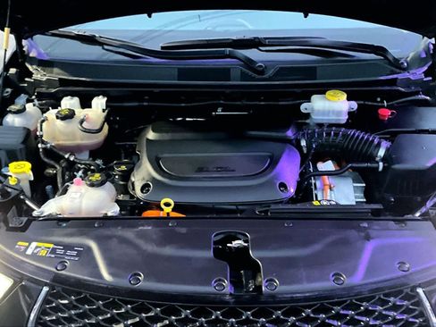 Used 2024 Chrysler Pacifica Select image 9