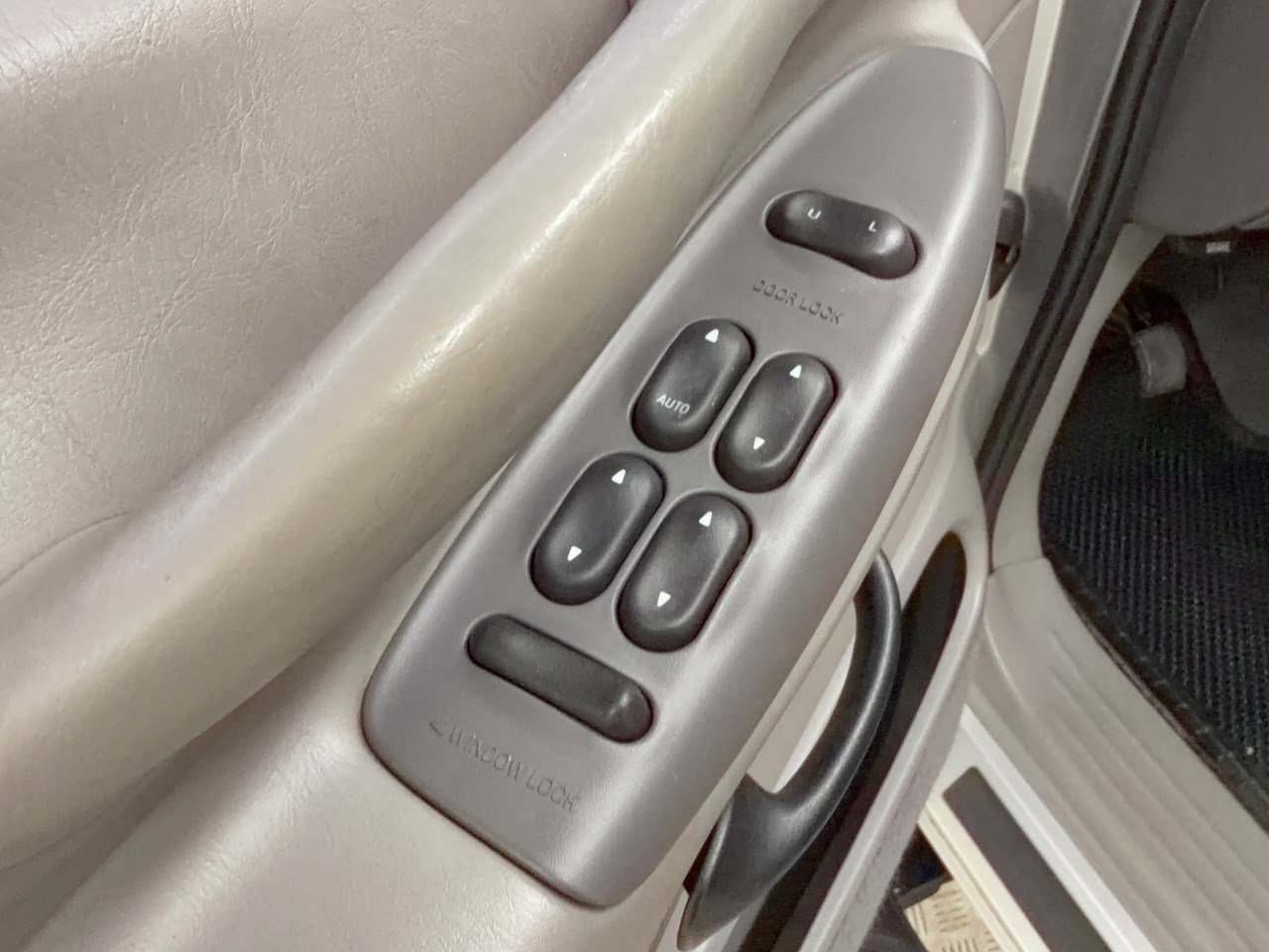 Used 1999 Ford Expedition XLT RWD image 15