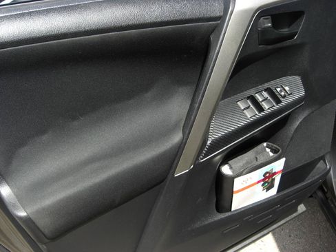 Used 2015 Toyota RAV4 LE FWD image 21