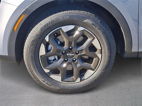 Used 2025 Kia Sorento S image 7