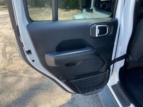 Used 2019 Jeep Wrangler Unlimited Sahara AWD/4WD image 20