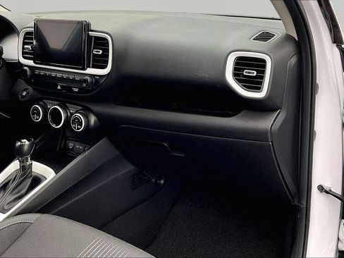 Used 2024 Hyundai Venue Limited FWD image 17