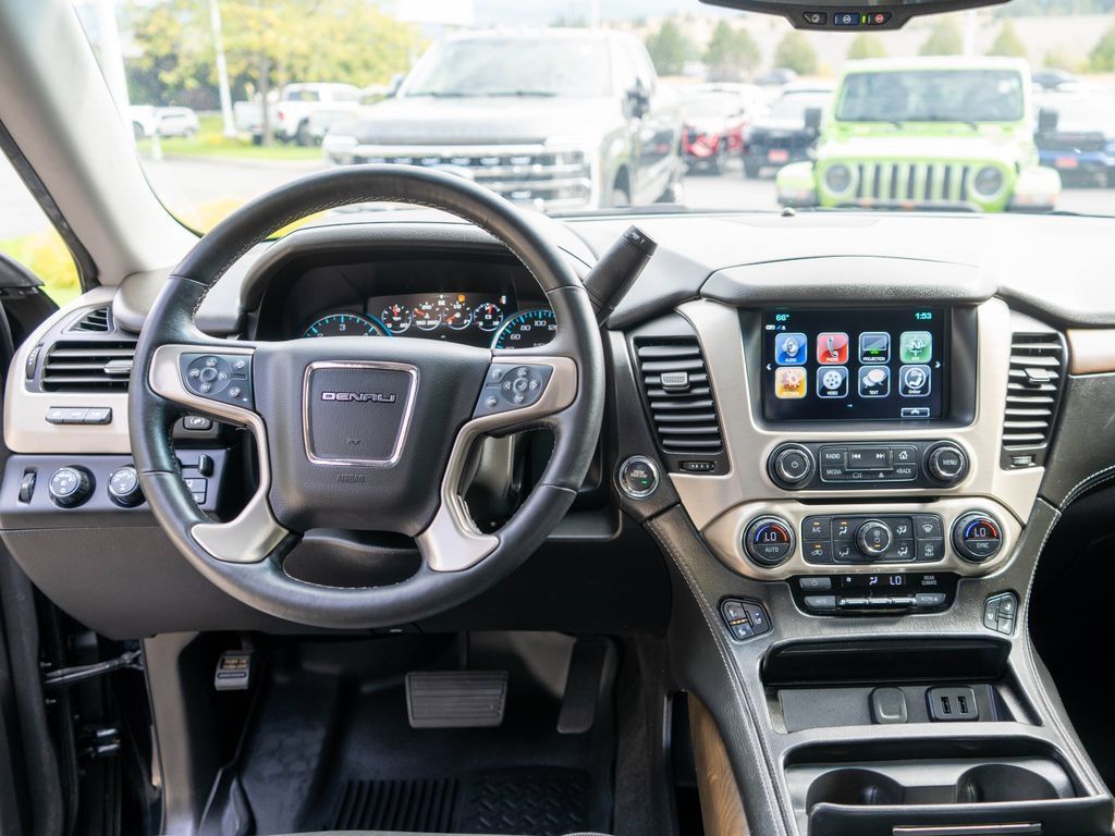 Used 2018 GMC Yukon Denali w/ Denali Ultimate Black Edition AWD/4WD image 18