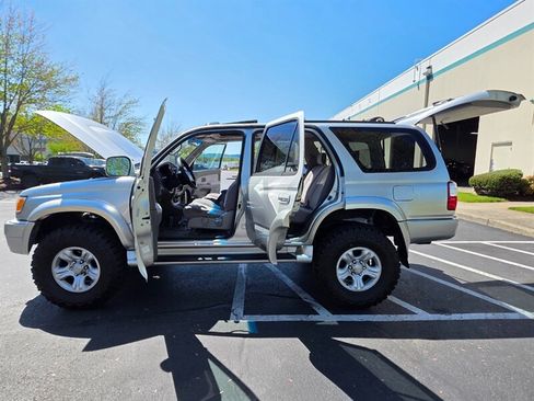 Used 2001 Toyota 4Runner SR5 AWD/4WD image 21