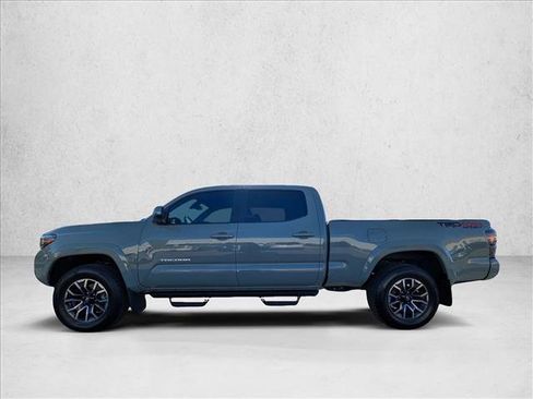 Used 2022 Toyota Tacoma TRD Sport w/ Technology Package image 8