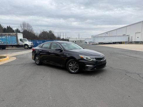 Used 2020 Kia Optima LX image 2