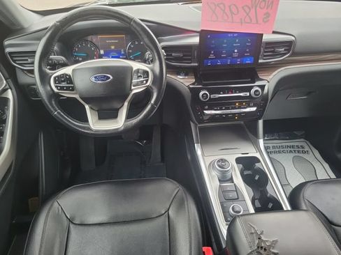 Used 2021 Ford Explorer Limited w/ Equipment Group 301A AWD/4WD image 28