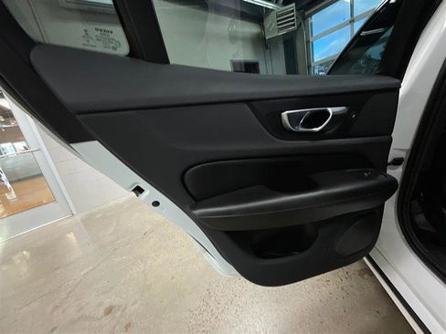 Used 2022 Volvo S60 B5 Momentum image 20