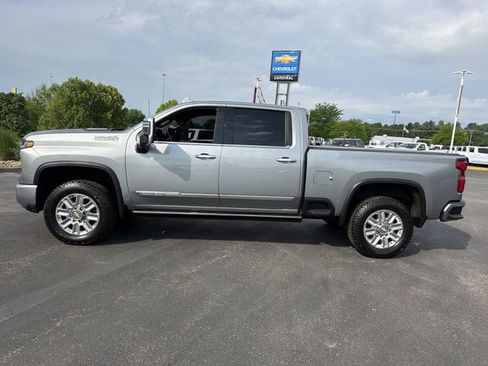 Used 2024 Chevrolet Silverado 2500 High Country w/ High Country Premium Package AWD/4WD image 8