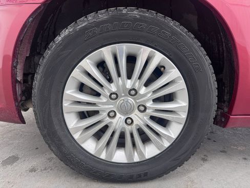 Used 2012 Chrysler Town & Country Limited w/ Luxury Group image 14