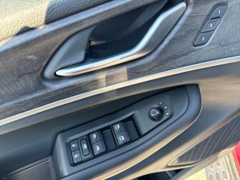 Used 2023 Jeep Grand Cherokee Limited image 14