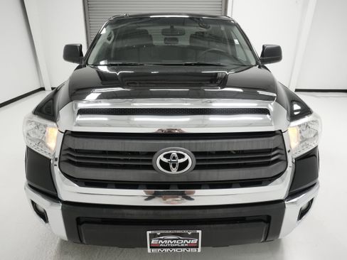 Used 2015 Toyota Tundra SR5 w/ SR5 Upgrade Package AWD/4WD image 2