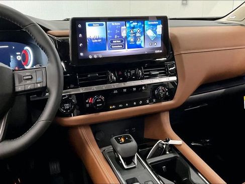 New 2026 Nissan Pathfinder Platinum image 8