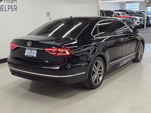 Used 2017 Volkswagen Passat 1.8T R-Line w/ R-Line Lighting Package image 22