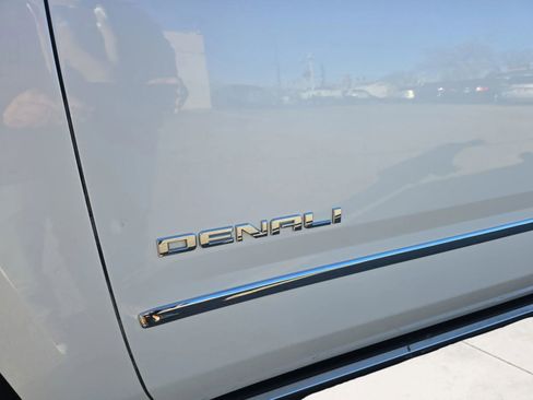 Used 2019 GMC Yukon XL Denali w/ Denali Ultimate Package image 15