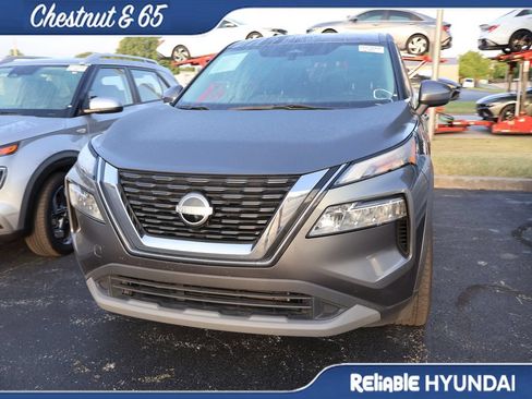 Used 2023 Nissan Rogue SV FWD image 8