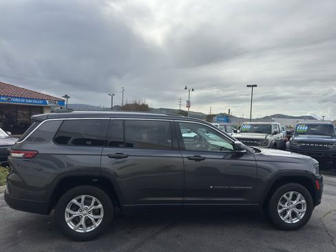 Used 2023 Jeep Grand Cherokee L Limited w/ Trailer Tow Group (B) image 4