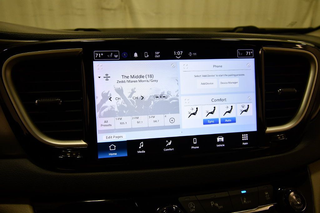 Used 2021 Chrysler Pacifica Touring-L FWD image 23