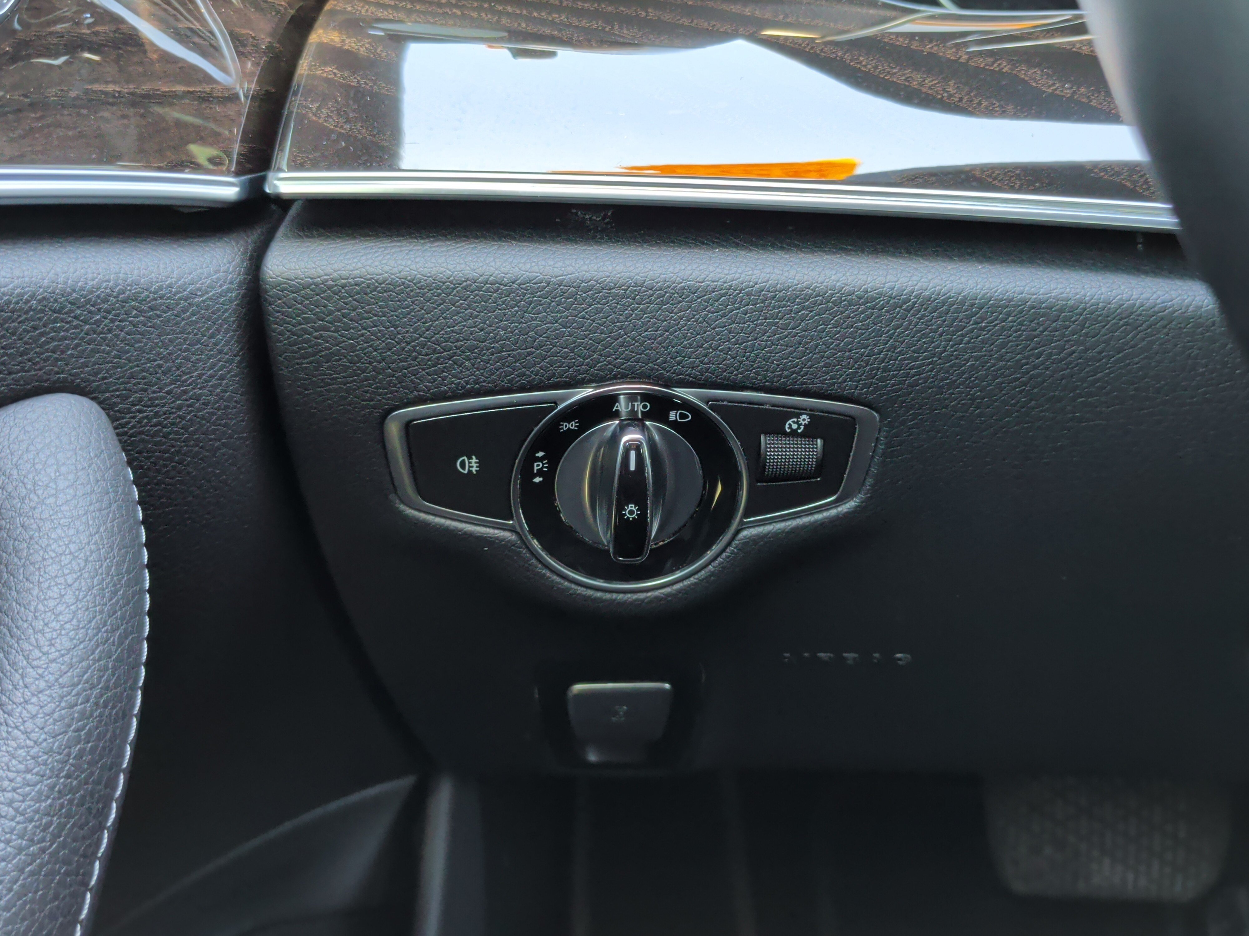 Used 2019 Mercedes-Benz E 300 image 25