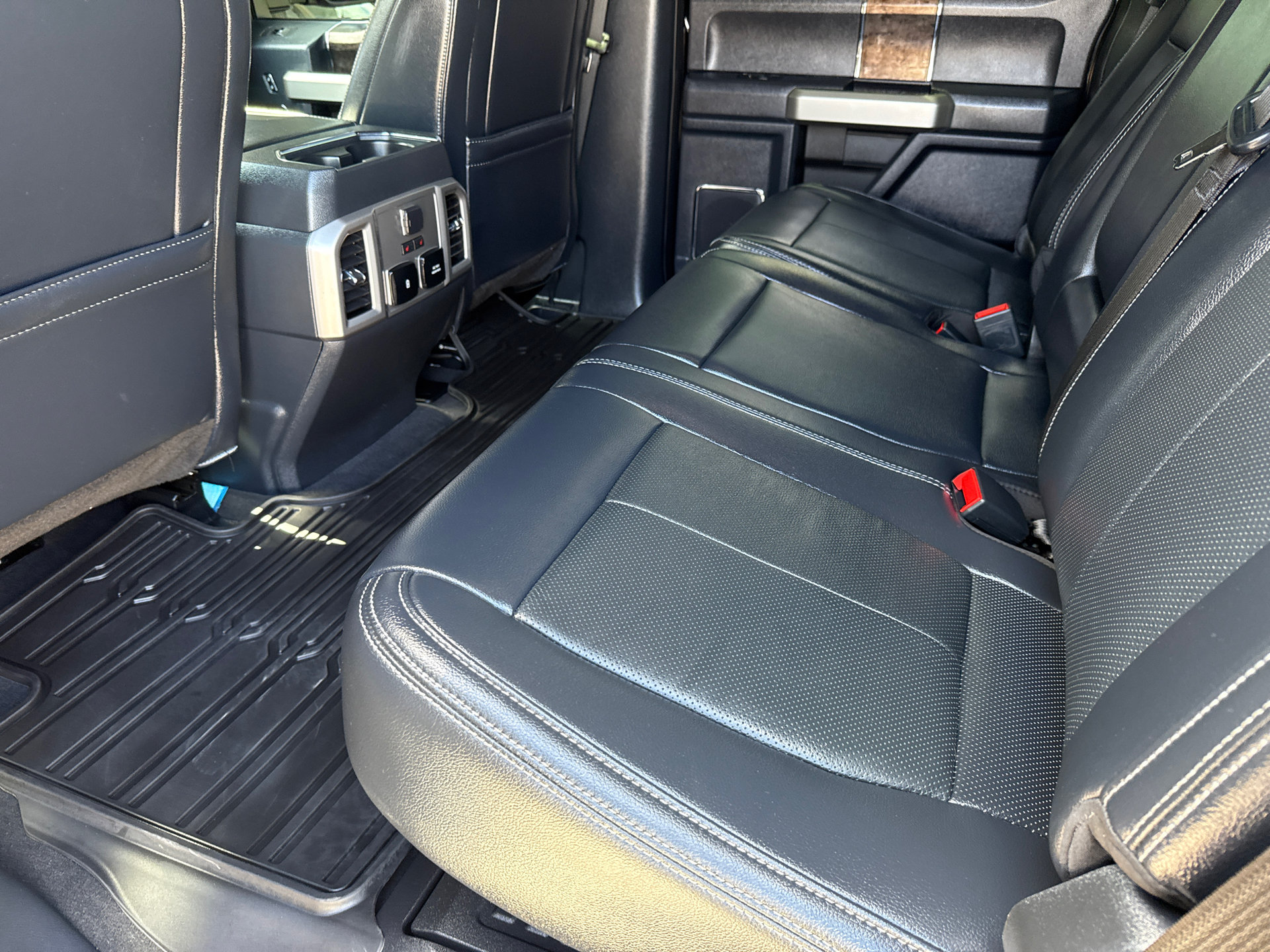Used 2022 Ford F350 Lariat w/ Lariat Ultimate Package AWD/4WD image 17
